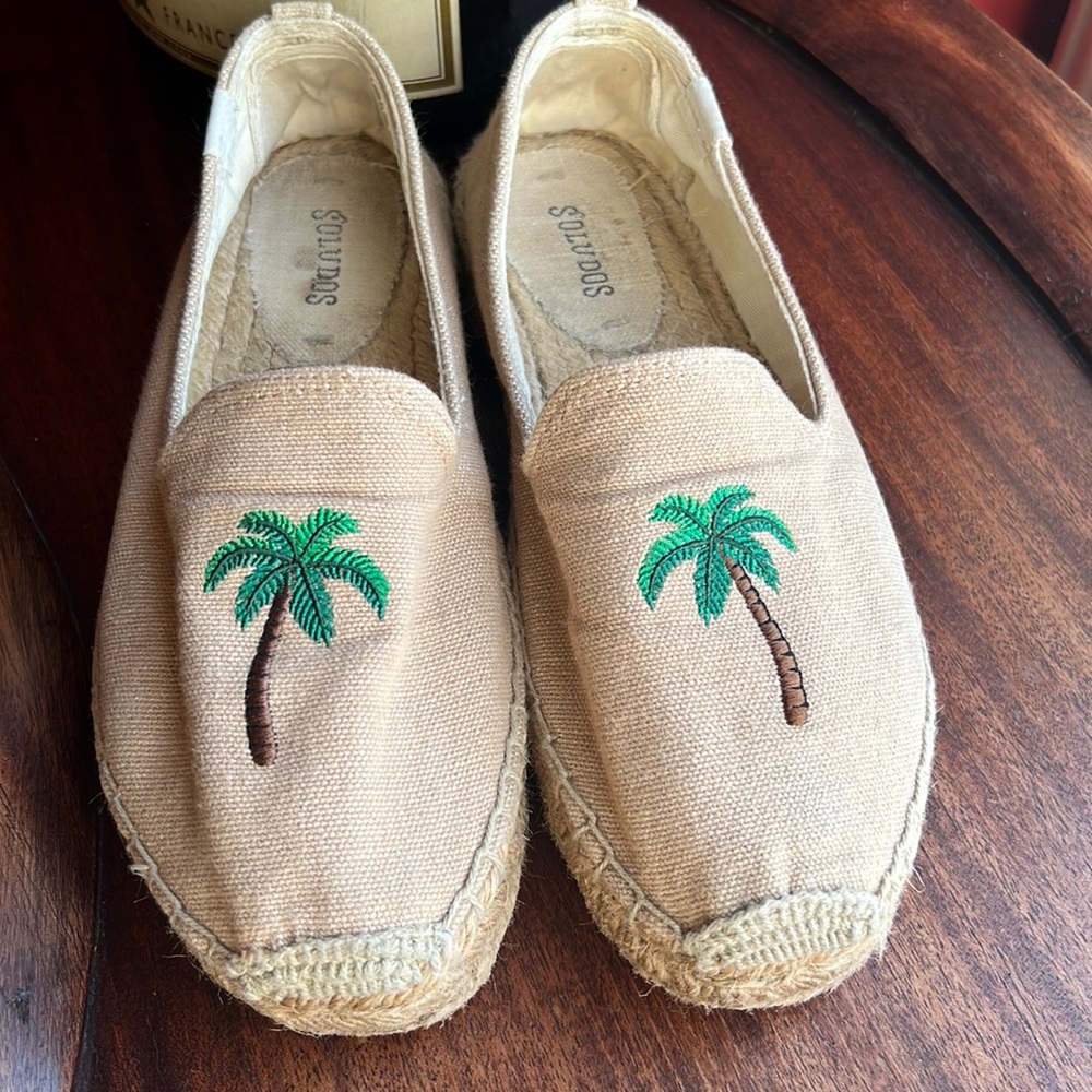 Soludos Safari Tan Palm Tree Smoking Espadrille Slipper Flats